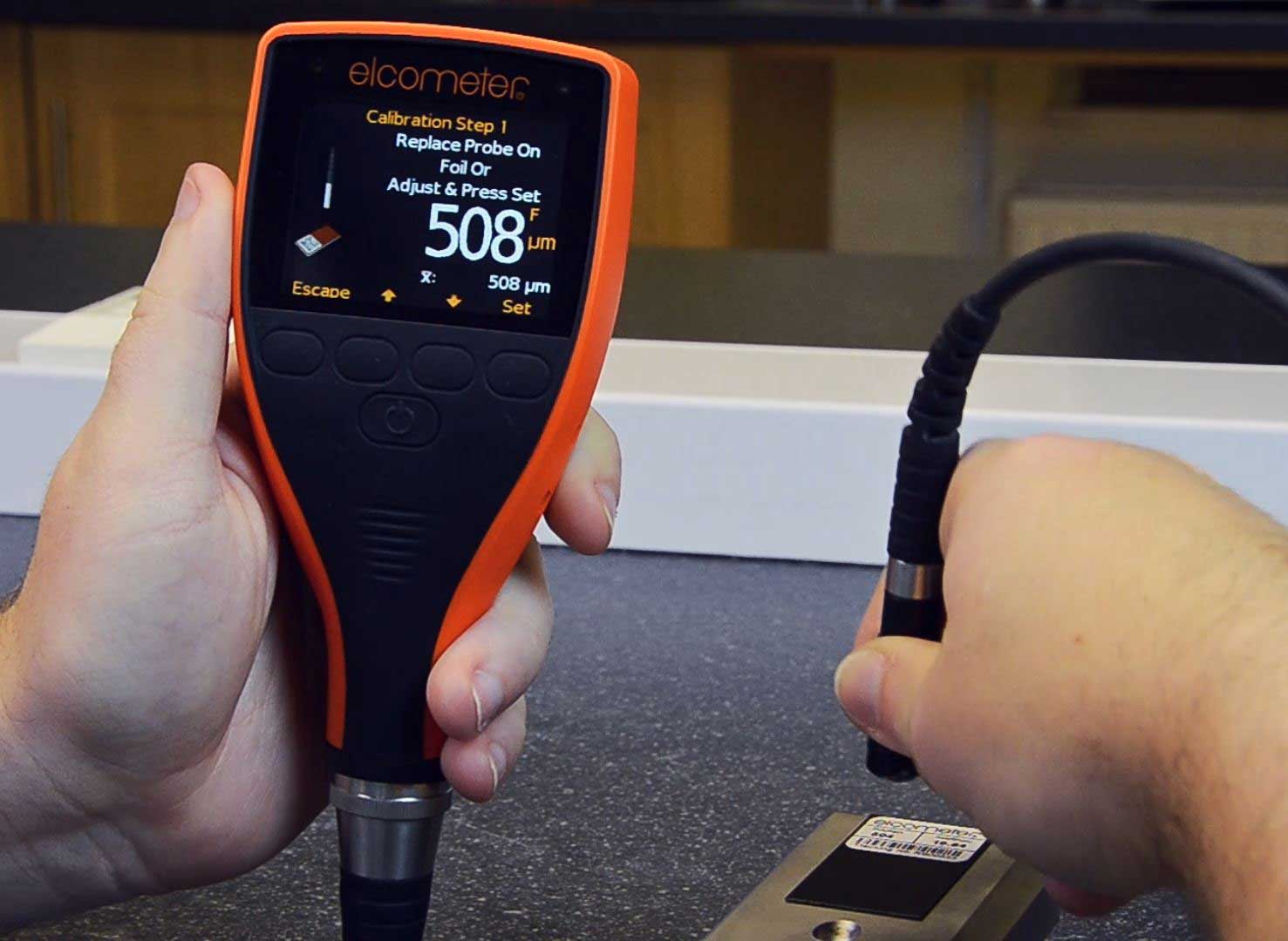 A calibration is being carried out on a zero plate.