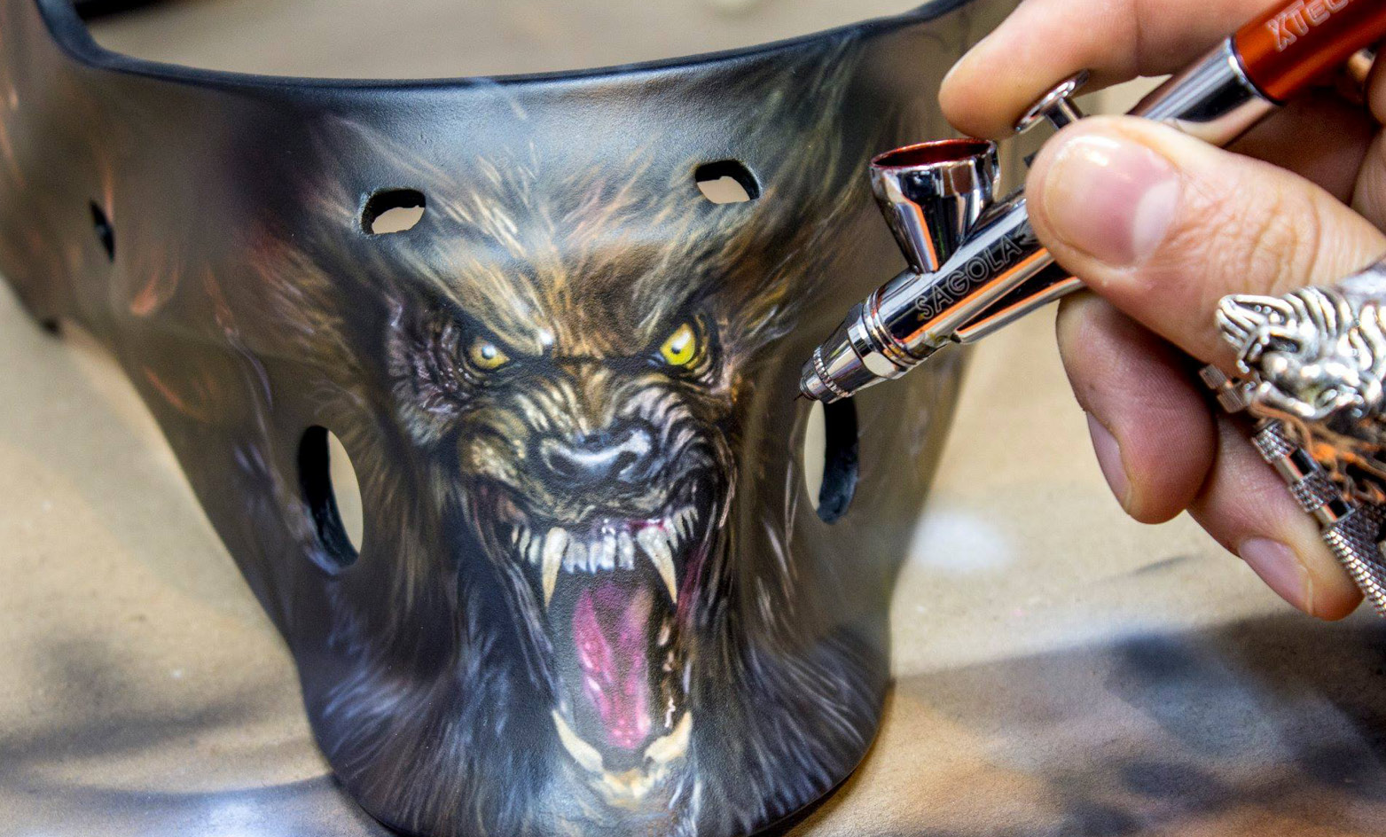 Airbrush_hero_image_right_1